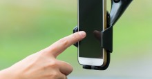 Windshield phone holder. Photo ID 118189846 © Irina Shpiller | Dreamstime.com